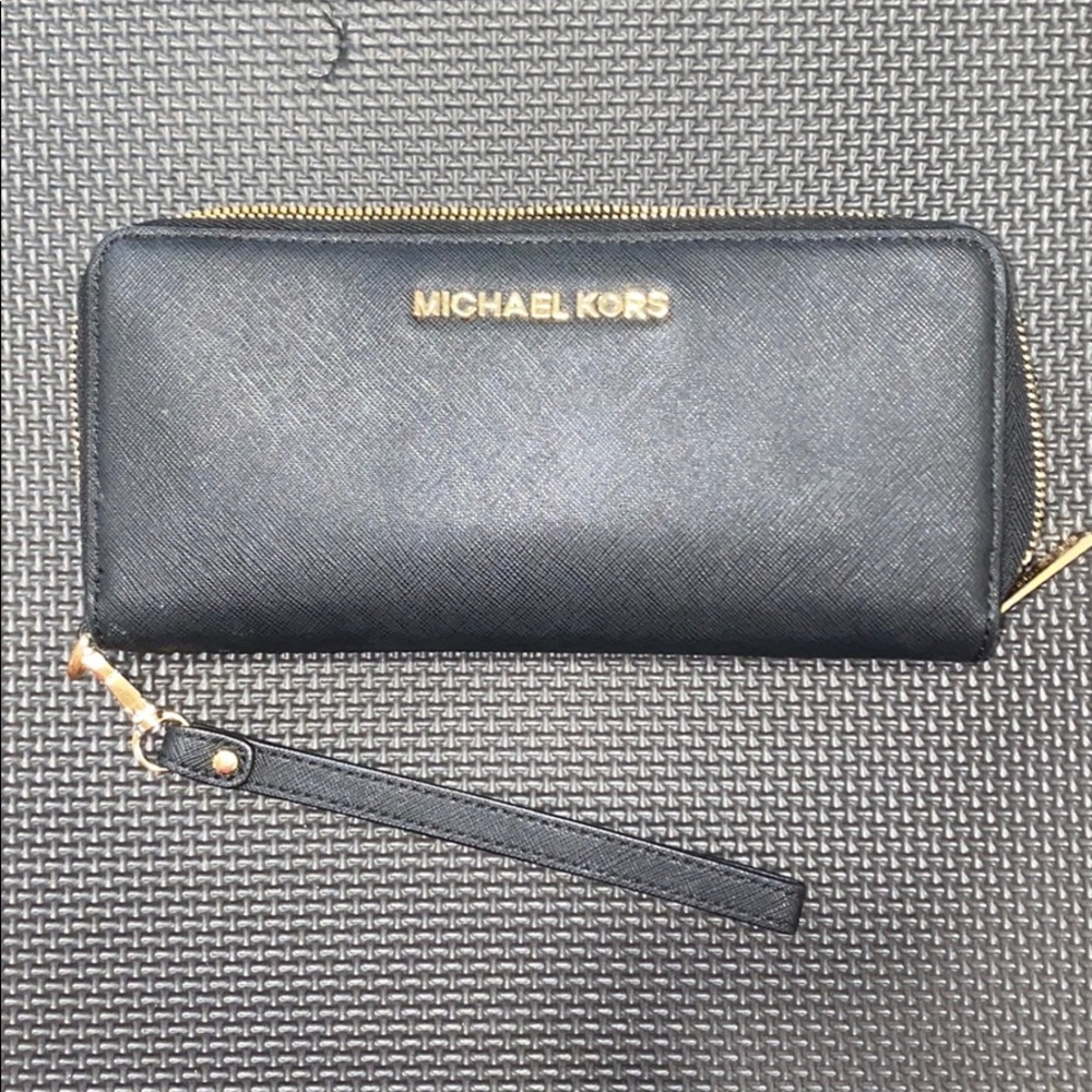 Michael Kors Wristlet (Black and Gold)